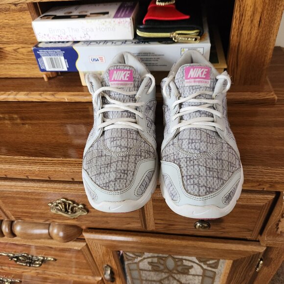 Womens Size 9 NIKE Flex Experience RN 2 Athletic Shoes - Picture 1 of 11